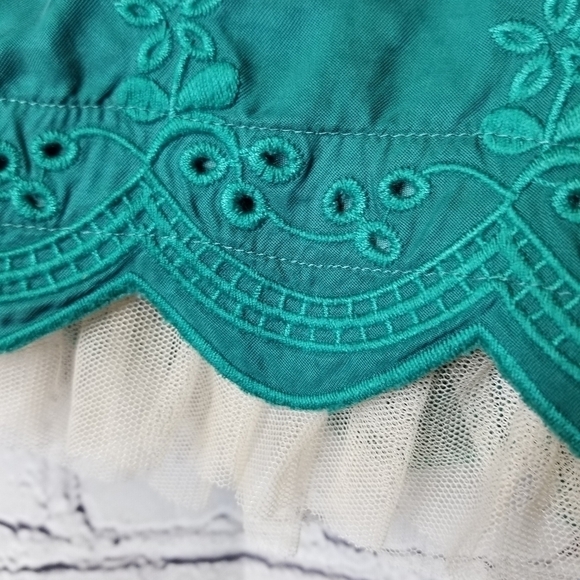 Cottagecore Feminien Pretty green teal embroidered shorts - Picture 4 of 10